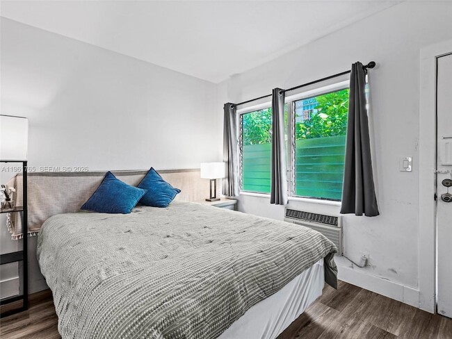 1060 Pennsylvania Ave, Unit 4 in Miami Beach, FL - Building Photo - Building Photo