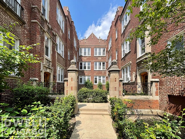 3044 W Wellington Ave, Unit 1