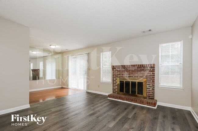 8062 Creekstone Way in Riverdale, GA - Building Photo - Building Photo