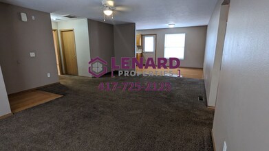 895 W Cambridge Ave in Nixa, MO - Building Photo - Building Photo