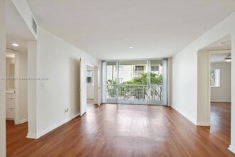 3605 NE 207th St, Unit 1215 in Miami, FL - Building Photo - Building Photo