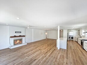 6377 Estrella Ave in San Diego, CA - Foto de edificio - Building Photo