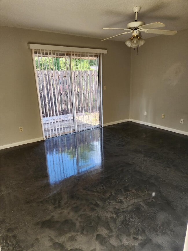 property at 184 SE Hanover Pl