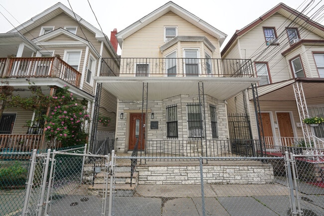 341 Summer Ave, Unit 2