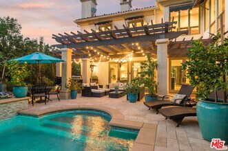 24908 Bella Vista Dr in Calabasas, CA - Building Photo - Building Photo