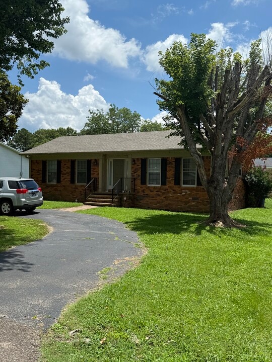 155 Daniel St in Savannah, TN - Building Photo