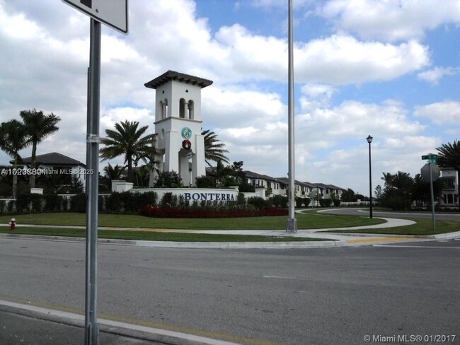 9363 W 33rd Ln in Hialeah, FL - Building Photo - Building Photo