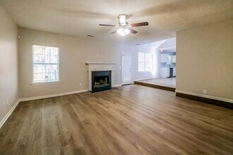 4554 Glider Cir in Douglasville, GA - Building Photo - Building Photo