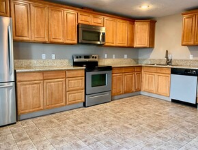 4870-4874-4874 Sunnyside Rd SE in Salem, OR - Building Photo - Building Photo