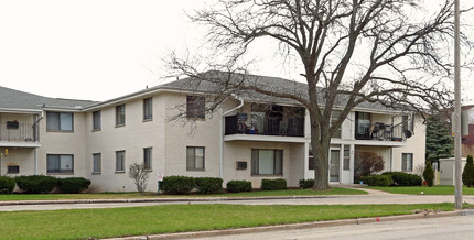 Garden Circle in Milwaukee, WI - Building Photo - Building Photo