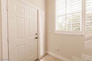 2516 Orchid Bay Dr in Naples, FL - Building Photo