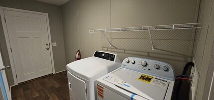 135 Birch Ct in Belleville, MI - Building Photo - Building Photo