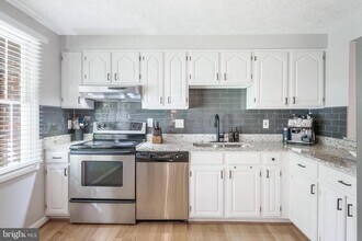 2903 Bridgehampton Ct in Falls Church, VA - Building Photo - Building Photo
