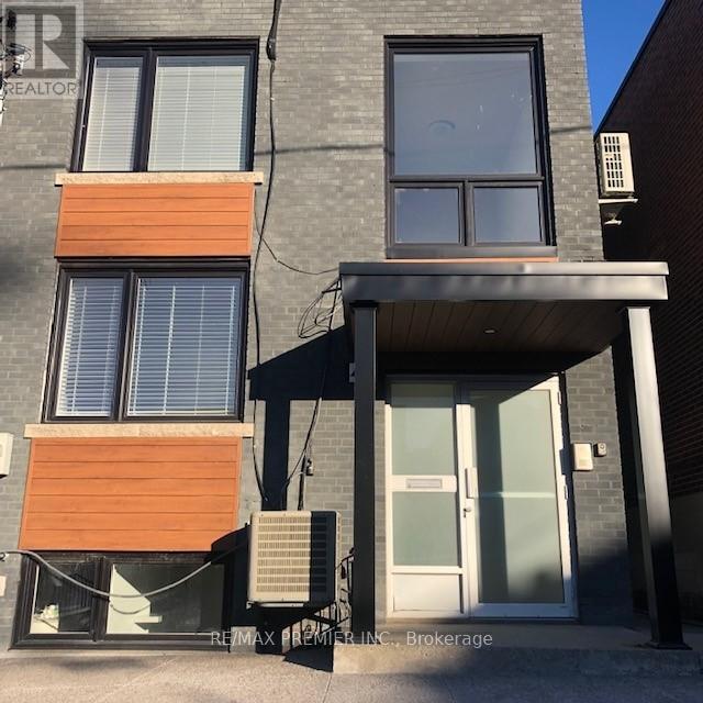 45 Croham Rd in Toronto, ON - Building Photo