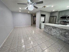 10644 NW 87th Ct in Hialeah, FL - Building Photo - Building Photo