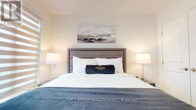 63 Heirloom St in Ottawa, ON - Building Photo - Building Photo