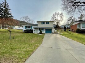 328 Chestnut Ln in Vestal, NY - Building Photo