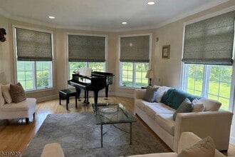 104 Darren Dr in Bernards, NJ - Foto de edificio - Building Photo