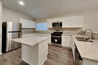 10219 E Summit Canyon Dr in Houston, TX - Building Photo - Building Photo