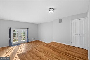 2146 Golf Course Dr in Reston, VA - Building Photo