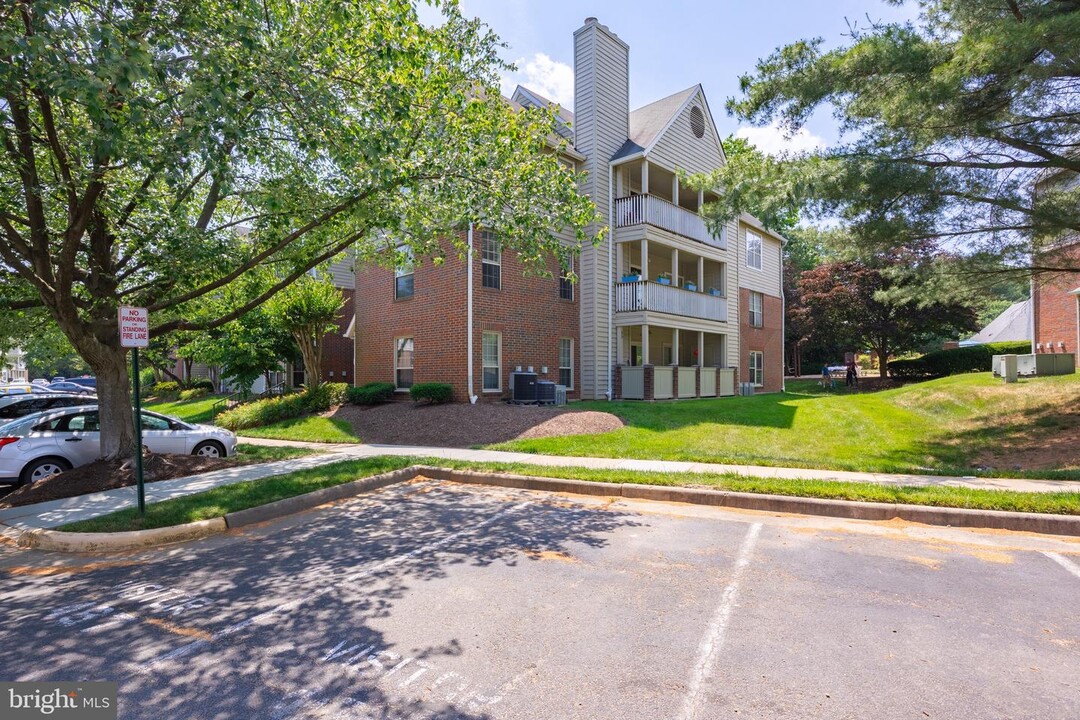 12160 Penderview Ln-Unit -1735 in Fairfax, VA - Building Photo