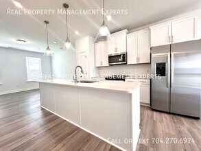 5027 Layman Dr in Charlotte, NC - Building Photo - Building Photo