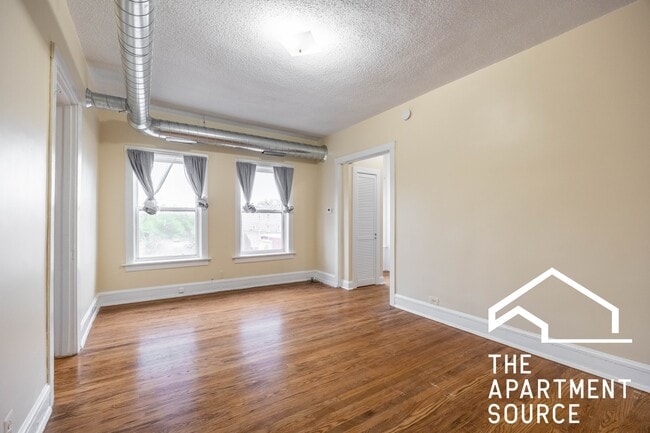 property at 2712 N Milwaukee Ave