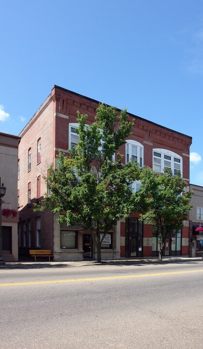118-122 W High Ave in New Philadelphia, OH - Building Photo