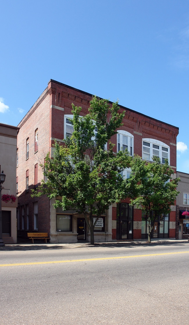 118-122 W High Ave