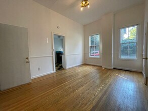 2078 NW Everett St in Portland, OR - Building Photo - Building Photo