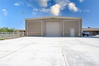 33318 Ave 12 in Madera, CA - Foto de edificio - Building Photo