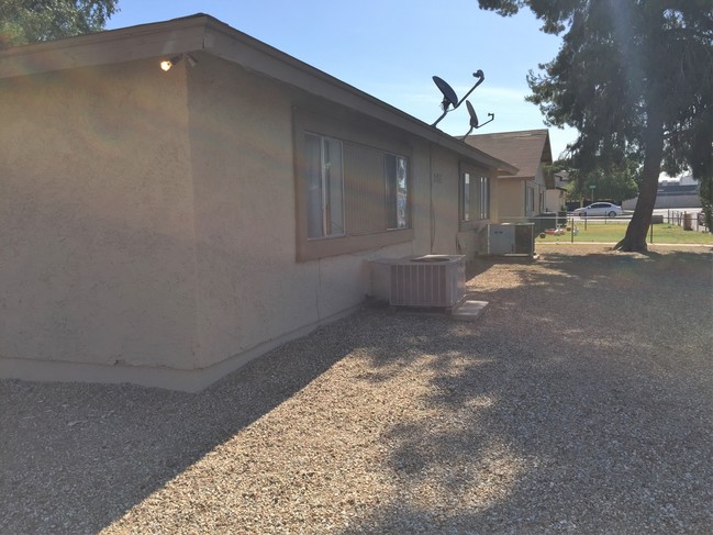 301-303 E Ludlow Dr in Avondale, AZ - Building Photo - Building Photo