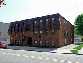 280 Stuyvesant Ave in Lyndhurst, NJ - Building Photo - Building Photo