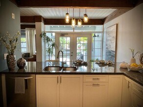 605 Kensington Pl in Wilton Manors, FL - Building Photo - Building Photo