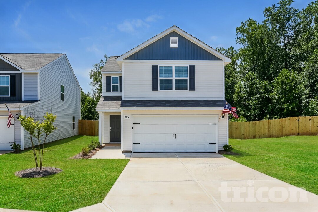 2124 Southlea Dr in Inman, SC - Building Photo