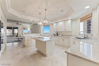 8473 Bay Colony Dr in Naples, FL - Building Photo - Building Photo