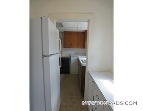 24 Colonial Ave in Newton, MA - Building Photo - Building Photo