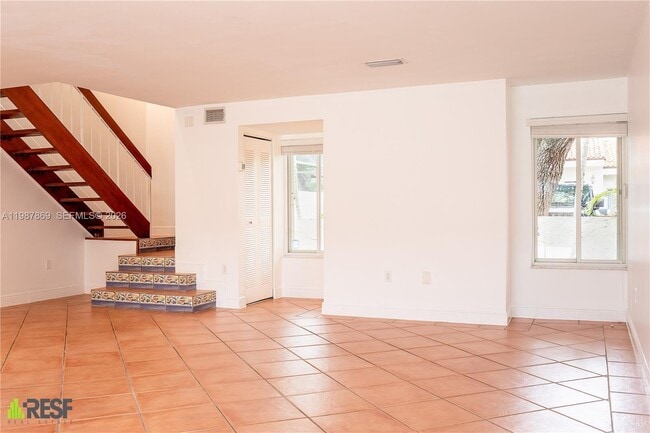 7523 SW 109th Ave in Miami, FL - Foto de edificio - Building Photo