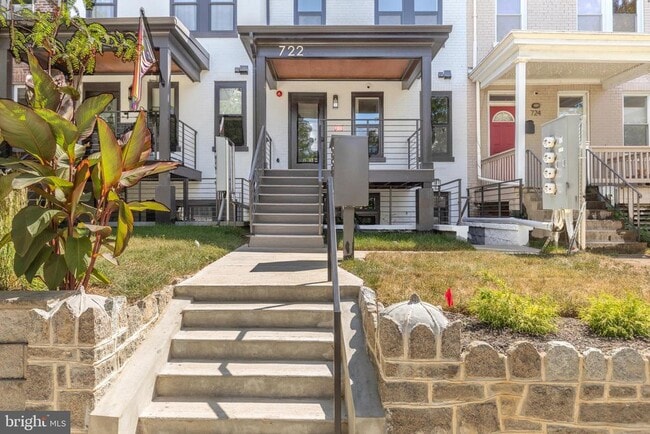 722 Kenyon St NW in Washington, DC - Building Photo - Building Photo