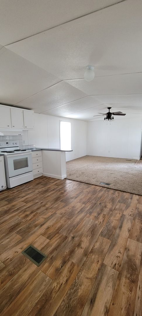 649 Trollingwood Hawfields Rd in Mebane, NC - Building Photo - Building Photo