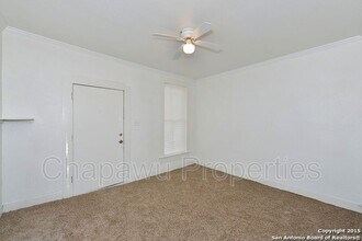 113 S Olive St in San Antonio, TX - Foto de edificio - Building Photo