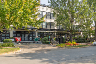 University Commons II in Chicago, IL - Building Photo - Building Photo