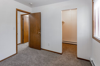 Anchor Pointe Apartments in St. Cloud, MN - Building Photo - Interior Photo