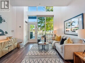 1048 Broadview Ave in Toronto, ON - Building Photo - Building Photo