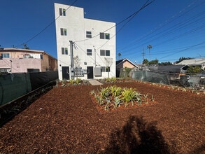 6012 10th Ave in Los Angeles, CA - Foto de edificio - Building Photo