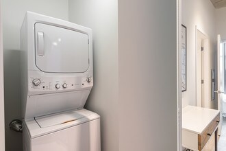 1230 N Ashland Ave, Unit 20 in Chicago, IL - Building Photo - Building Photo