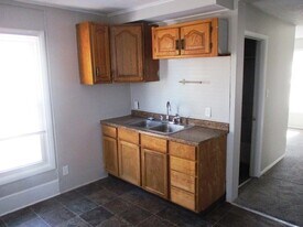 905 W Front St in Bloomington, IL - Building Photo