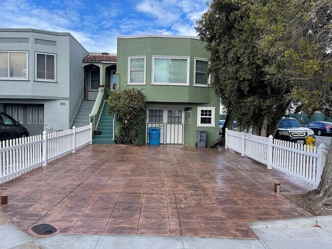 102 Florida Ave in San Bruno, CA - Building Photo - Building Photo