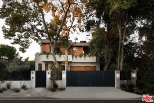 13229 Hesby St in Los Angeles, CA - Building Photo