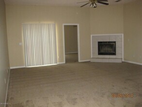 11191 Mikris Dr S in Jacksonville, FL - Foto de edificio - Building Photo